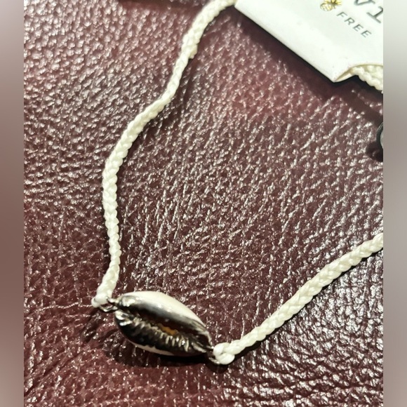 Pura Vida White Puka Shell Bracelet NWT - Picture 2 of 4